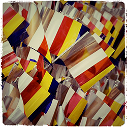 ලක්ෂ ගණනින් ලෙළදුන් කොඩි පූජාව